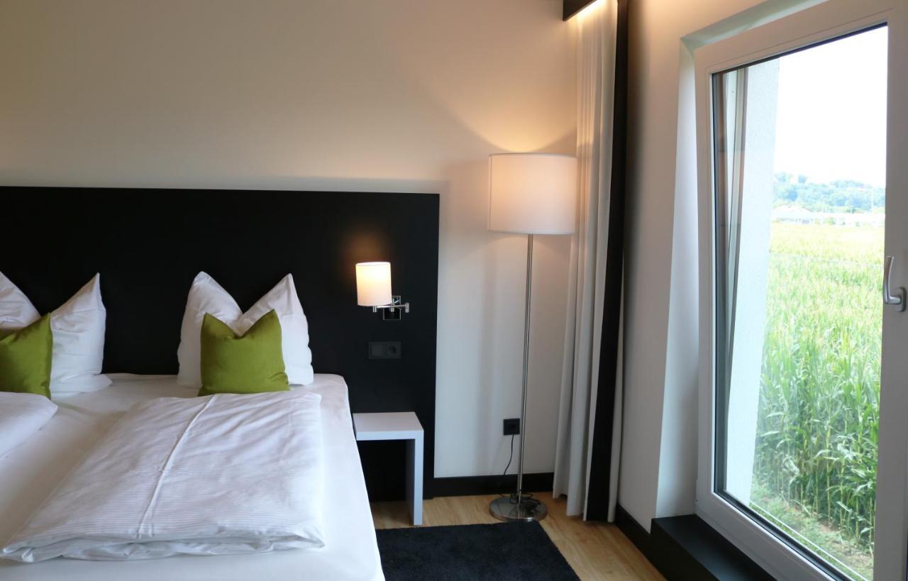 Me Hotel By Wmm Hotels Meitingen Bagian luar foto
