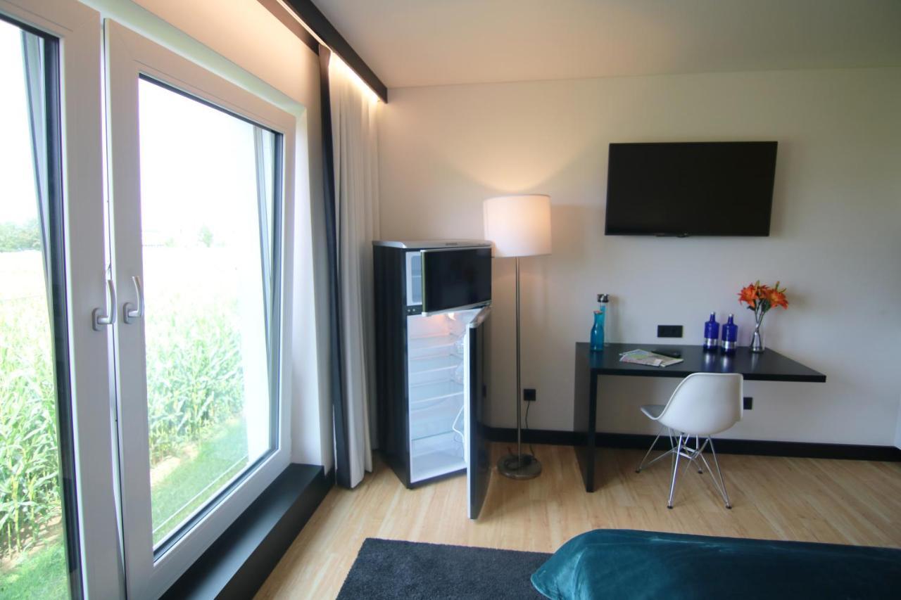 Me Hotel By Wmm Hotels Meitingen Bagian luar foto